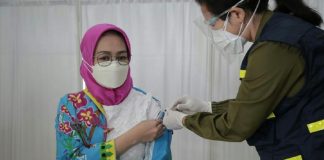 Wali Kota Airin Jalani Vaksinasi Kedua di RSU Tangsel
