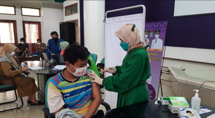 400 Tenaga Kesehatan di Kabupaten Tangerang Telah Terima Dosis Ketiga