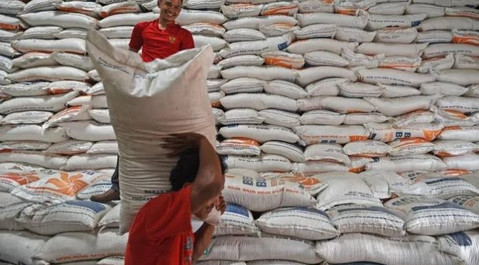Bulog Lebak-Pandeglang Distribusikan Beras 2.000 Ton Bagi Warga Terdampak COVID-19