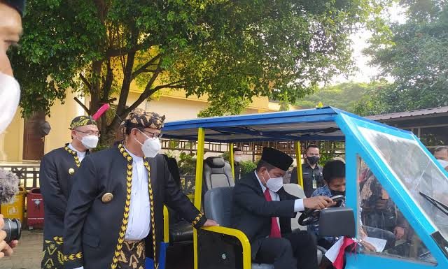 Gubernur Wahidin Halim Perkenalkan Mobil Listrik Karya Siswa SMKN Pandeglang