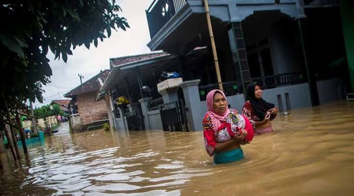 Akibat Hujan Lebat PemukimanW arga di Lebak Tergenang Air
