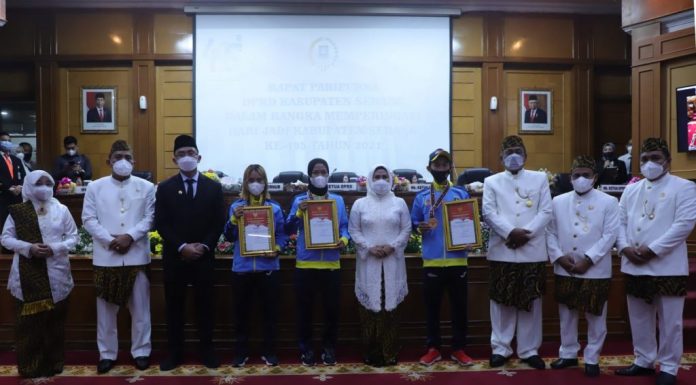 Bupati Serang Beri Penghargaan untuk Atlet PON Berprestasi
