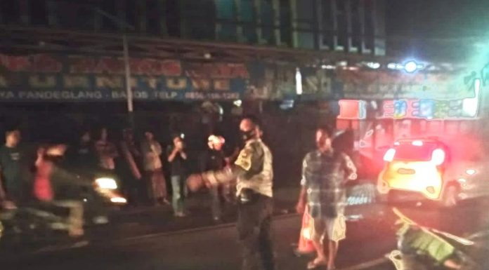 Satlantas Polres Serkot Polda Banten Tangani Laka Lantas Korban Meninggal Dunia