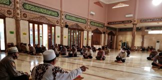 Mengawali Kinerja,Personel Polda Banten Ngaji Bareng