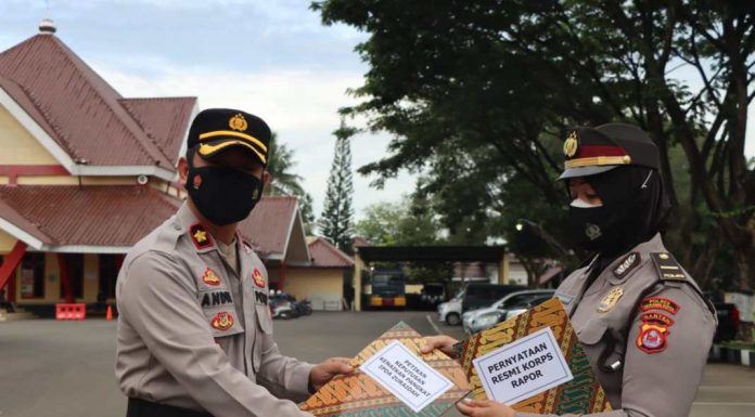 Polres Serang Kota Polda Banten Gelar Upacara Kanaikan Pangkat pengabdian