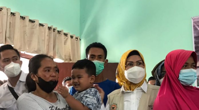 Bantuan, Bupati Serang Temui Langsung Korban Erupsi Semeru