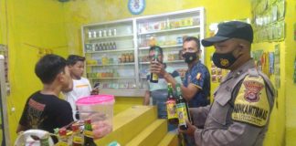 Antisipasi Pekat Saat Perayaan Nataru, Polsek Ciwandan Sita Ratusan Miras dari Lapak Jamu