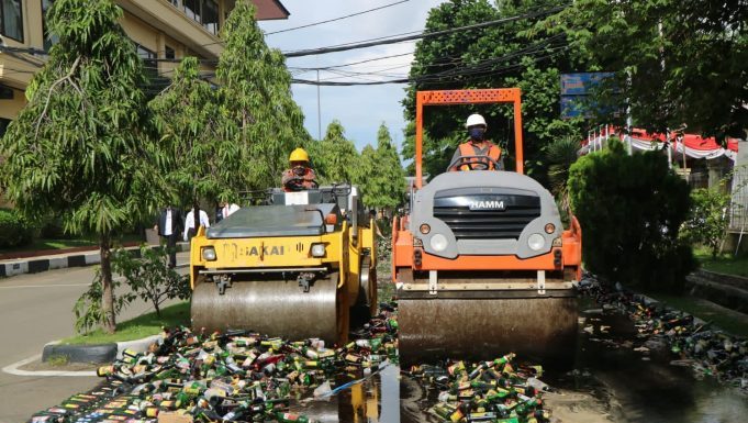 Polda Banten Musnahkan Puluhan Ribu Botol Miras Jelang Nataru 2022