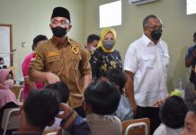 Tinjau Vaksinasi Anak di Tangerang, Wagub Banten Minta Orangtua Tak Ragu