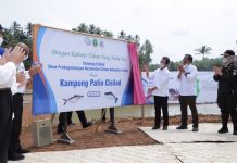 Menteri KKP Berikan Pinjaman Modal untuk Pembudidaya Patin Pemula di Kampung Patin Cisilad Kabupaten Lebak