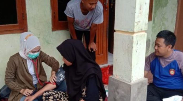 Vaksinasi Covid-19 Door to Door Digelar di Desa Sukaresmi Lebak
