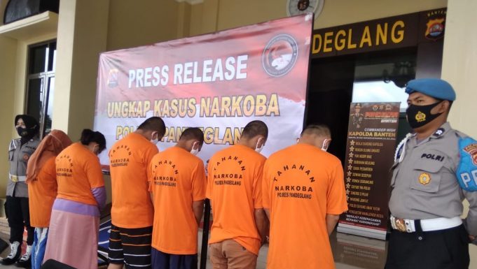 Edarkan Sabu, 2 Ibu Rumah Tangga di Pandeglang Diciduk