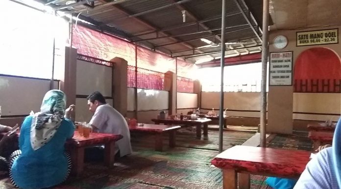Nikmatnya Sate Kambing Mang Doel, Kuliner Legendaris di Kota Serang