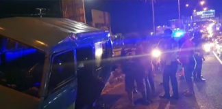 Angkot Jurusan Serang – Cilegon Terbalik di Flyover Cibeber, Cilegon