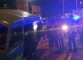 Angkot Jurusan Serang – Cilegon Terbalik di Flyover Cibeber, Cilegon
