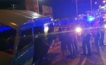 Angkot Jurusan Serang – Cilegon Terbalik di Flyover Cibeber, Cilegon