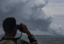 Anak Krakatau Erupsi, Abu Vulkanik Mulai Hujani Rumah Warga