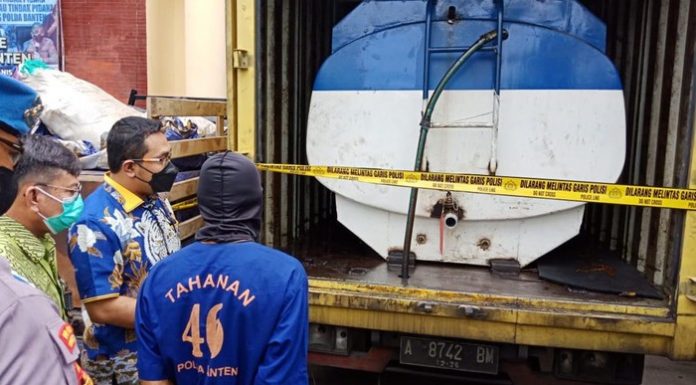 Polda Banten Bongkar Modus Truk Tanki Dimodifikasi untuk Sedot Solar