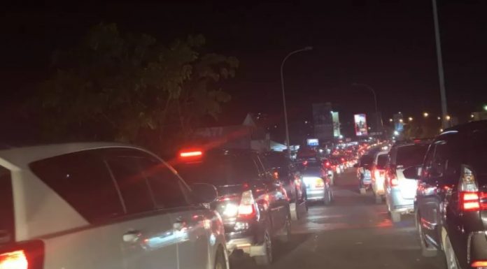 Situasi Lalu Lintas Menuju Tol Merak-Tangerang Padat
