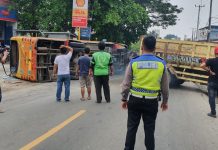 Bus Terguling di Cibadak, Polisi Evakuasi Korban
