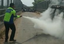 Diduga Konseleting Aki, Angkot Terbakar