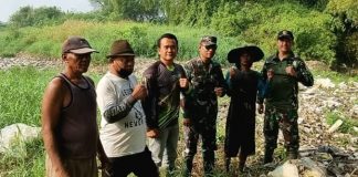Respon Cepat Danramil Cikande Terkait Tumpukan Sampah dan Air Limbah