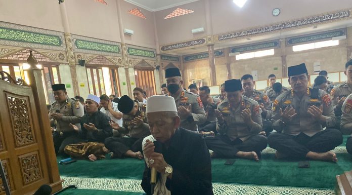 Polda Banten Gelar Sholat Tolak Bala Peringati Rebu Wekasan