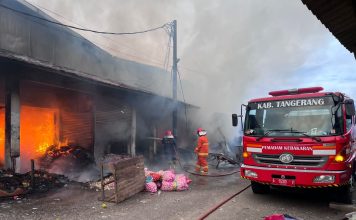 24 Kios Pasar Sentiong Ludes di Lalap Si Jago Merah