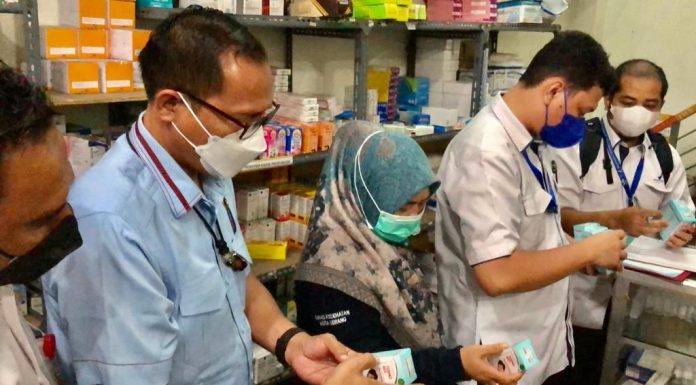 Polda Banten Bersama BPOM Awasi Obat Sirup di Apotek dan Toko Obat