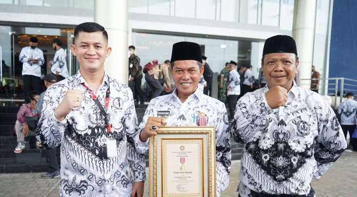 Terima Penghargaan Dwija Praja Nugraha, Walikota Serang Harap Kualitas Guru Harus Lebih Meningkat
