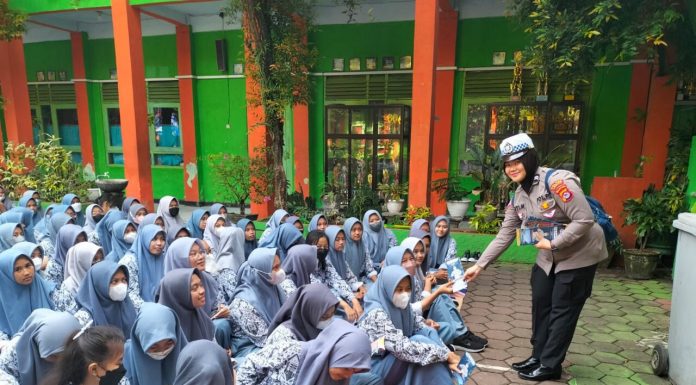 Jelang Nataru, Satlantas Polres Lebak Adakan Sosialisasi Tertib Berlalu Lintas di SMAN 3 Rangkasbitung