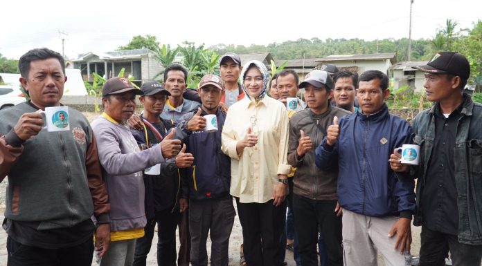 Airin Mendapat Dukungan Dari Tukang Ojek Pengkolan di Bayah