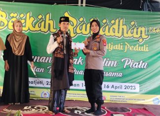 Pemdes Kramatjati Berikan Santunan ke Anak Yatim-Piatu