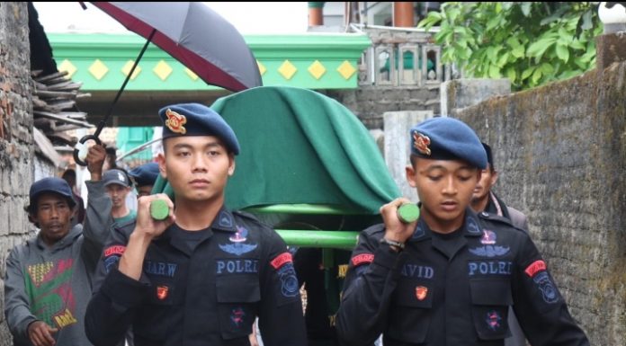 Kehadiran Polisi di Masyarakat, Brimob Banten Lakukan Sambang Duka