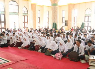 Bantu Masyarakat Melalui Program Kota Serang Cerdas, Wali Kota Serang : Tahun Berikutnya Bantuan Bisa Lebih Banyak