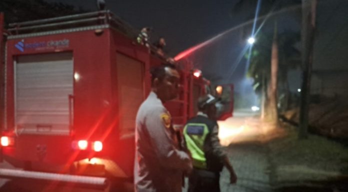 Lahan Kosong Terbakar di Kawasan Industri Modern Cikande