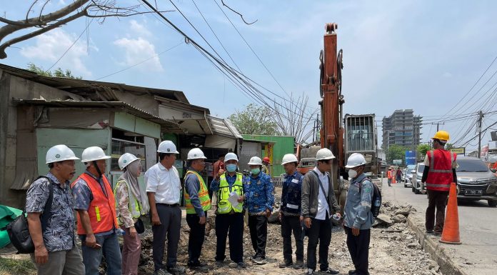 DBMSDA Kabupaten Tangerang Gerak Cepat, Perbaiki Jalan Raya Legok – Karawaci.