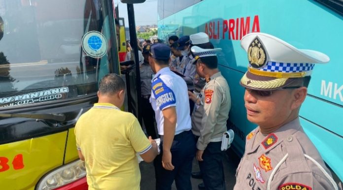 Dirlantas Polda Banten Cek Kelayakan Kendaraan Umum di Terminal Pakupatan
