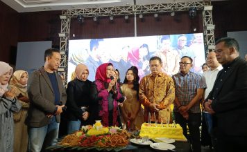 Dapat Kejutan Ulang Tahun Ke-57 Dari Pegawai Pemkab Serang Bupati Serang Ratu Tatu Chasanah Terharu
