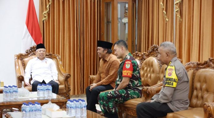 Pj Gubernur Banten Al Muktabar Sambut Kedatangan Wapres KH Ma’ruf Amin di Ponpes An Nawawi Tanara