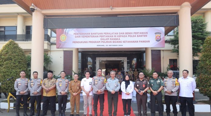 Didukung Menteri Pertanian RI, Program Poliran Kapolda Banten Terima Bantuan Peralatan dan Benih Pertanian