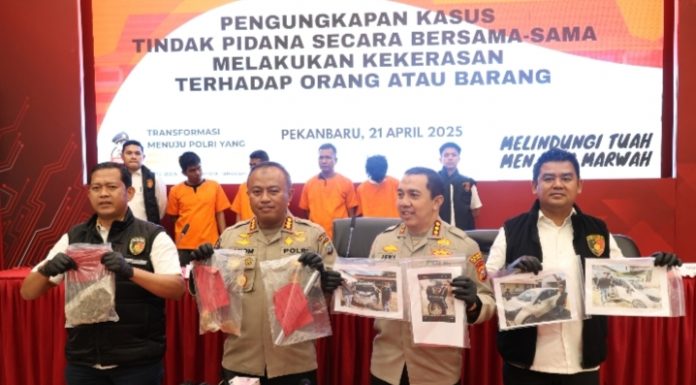 Polda Riau Tangkap Empat Debt Collector Yang Terlibat Pengrusakan dan Intimidasi