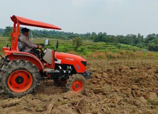 Polres Serang dan Kelompok Tani Tanam Jagung Kuartal 3