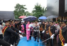 Brigjen Pol H. Hengki Resmi Jabat Kapolda Banten, Irjen Pol Suyudi Dilepas Lewat Upacara Pedang Pora