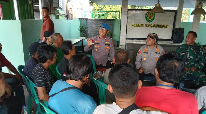 Polres Serang dan Koramil Ciruas Ngobrol Santai dengan Puluhan Ojol