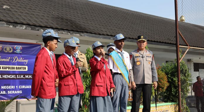 Kapolda Banten Tanamkan Nilai Disiplin dan Semangat Kebangsaan ke SMAN 1 Ciruas