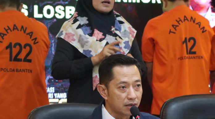 Ribuan Lembar Rupiah dan Dollar Palsu Disita Ditreskrimum Polda Banten dari Dua Pelaku