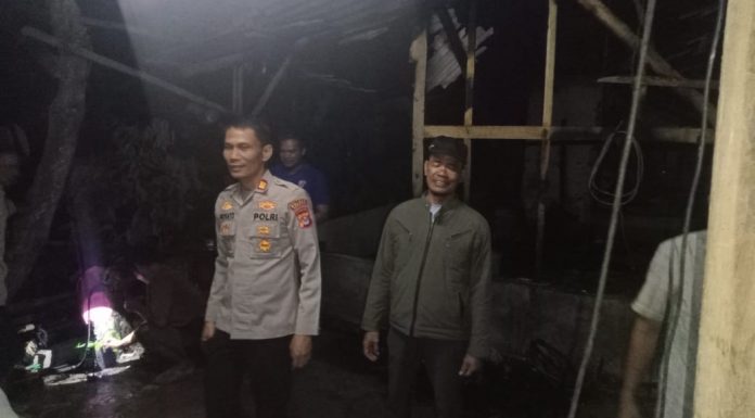 Sebuah Rumah Warga di Petir Hangus Terbakar