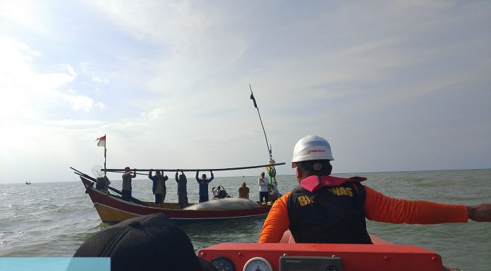 Seorang Nelayan Jatuh ke Laut di Perairan Lontar, Basarnas Banten Lakukan Pencarian