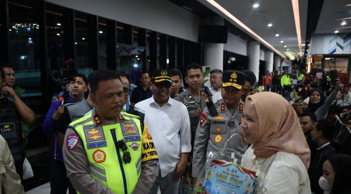Menhub dan Kakorlantas Cek Kesiapan Arus Mudik di Pelabuhan Merak